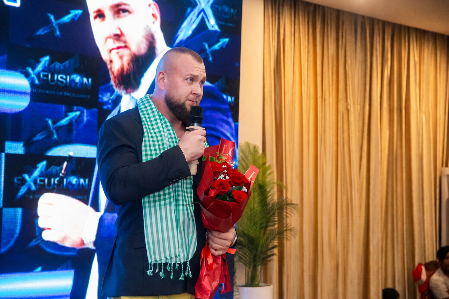 Stanis Zichler addressing the audience at an XFusion leadership event